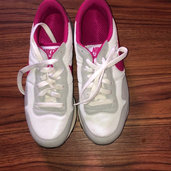 Nike shoes nwot firm - Picture 1 of 3